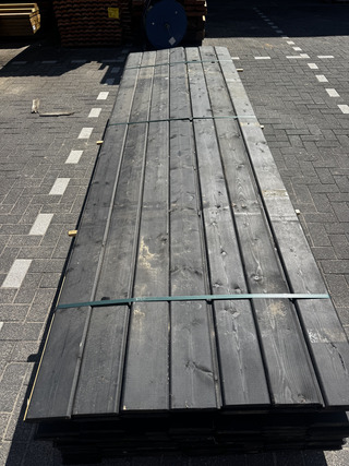 Ca. 93x Blokhutprofiel vuren – zwart gespoten